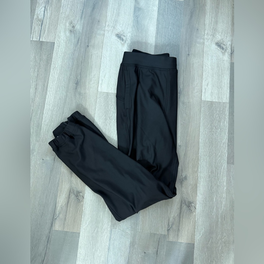 Fleece adapted state jogger. Size 6